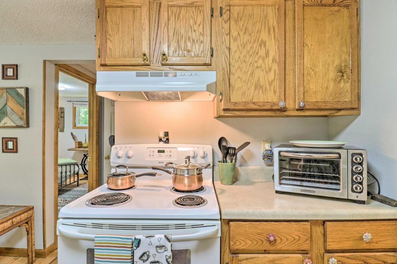 Vintage Creekside Cottage With Hot Tub And Grill! Маги Вали Екстериор снимка