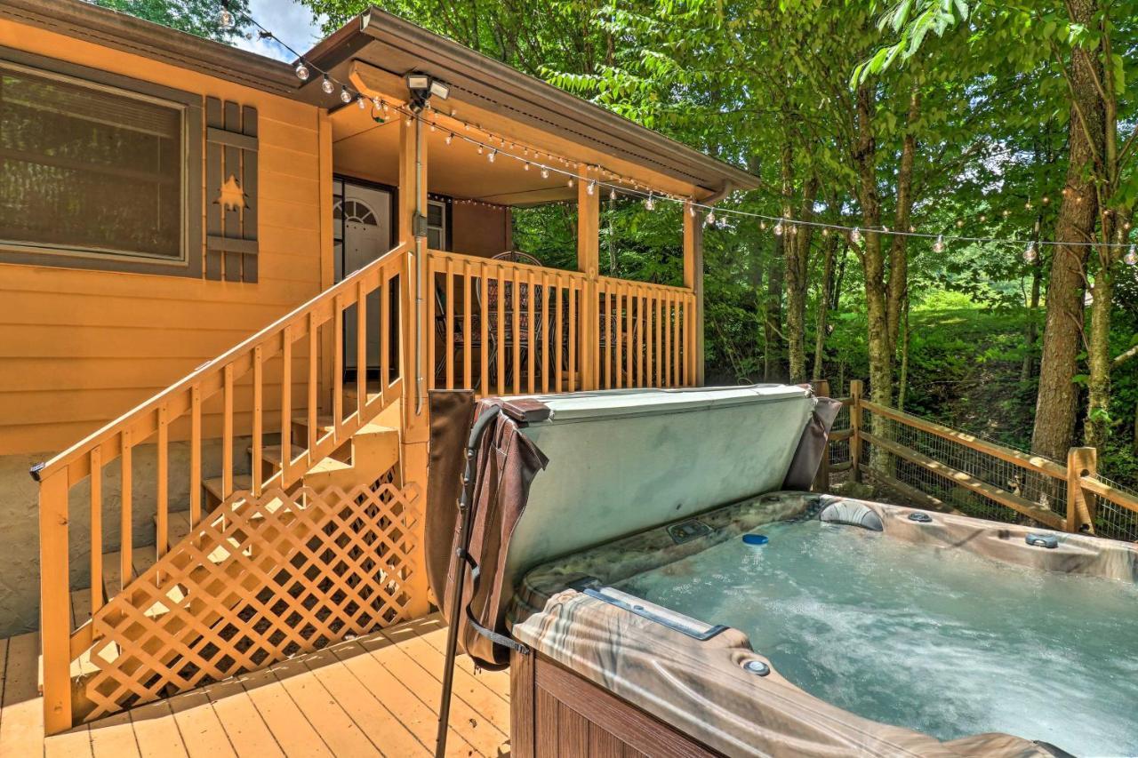 Vintage Creekside Cottage With Hot Tub And Grill! Маги Вали Екстериор снимка